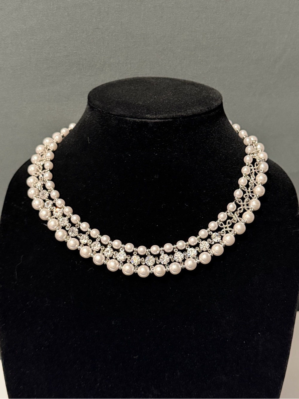 Pearl and Crystal Collar Necklace in White
- Women Jewelry